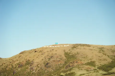 Décollage biplace sur un site de montagne