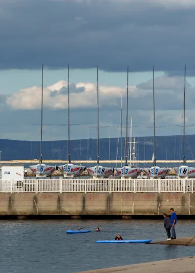 Moniteur de kayak en mer