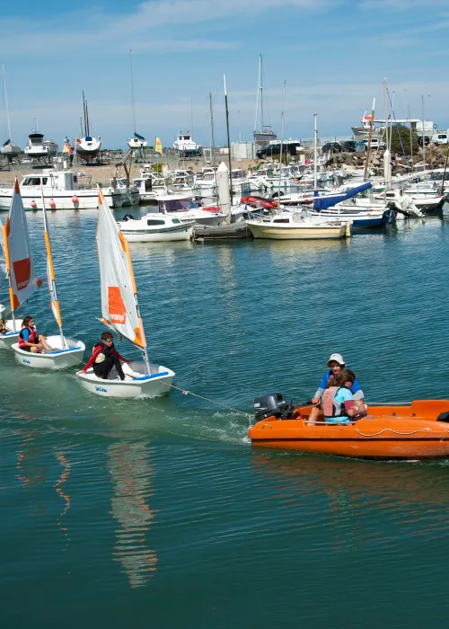 Catamaran de voile en navigation