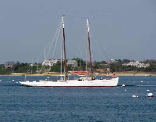 Port avec bateaux à voile