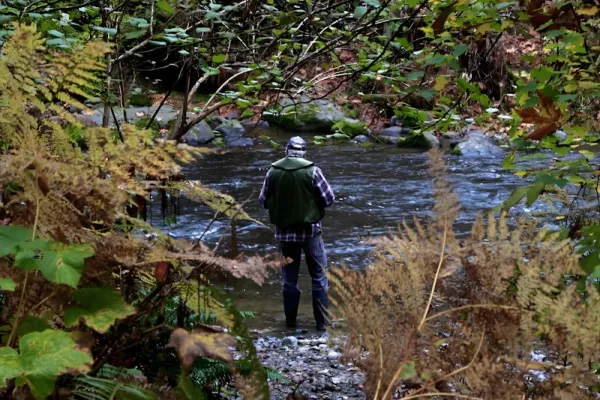 Guide de pêche en action