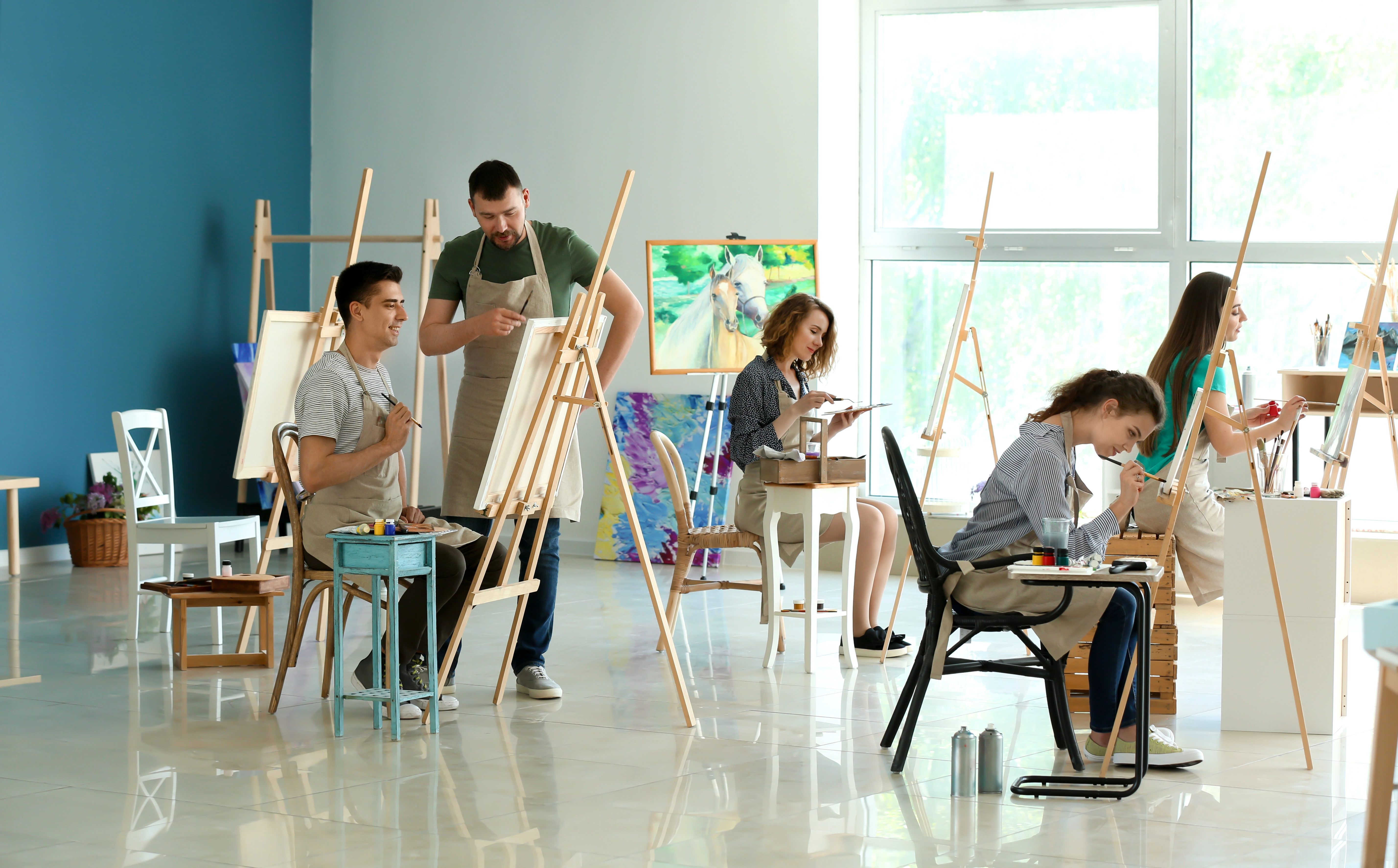 Atelier de peinture en groupe